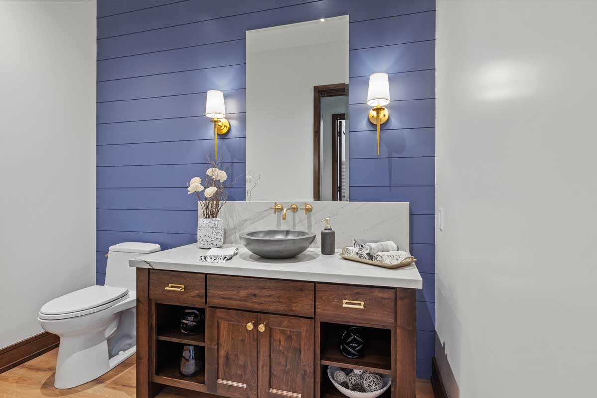 edwards-smith-SunUp-Bay-Residence-blue-bathroom